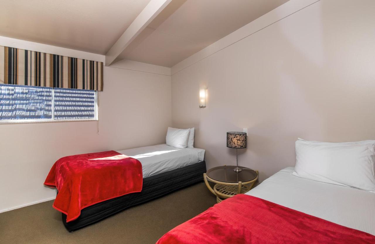 Twin Peaks Lakeside Inn Taupo Eksteriør billede