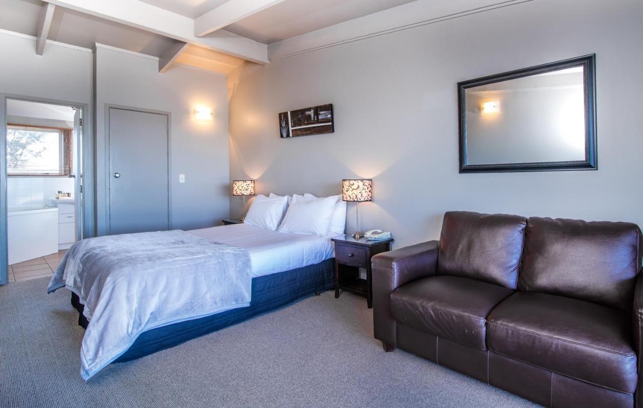 Twin Peaks Lakeside Inn Taupo Eksteriør billede
