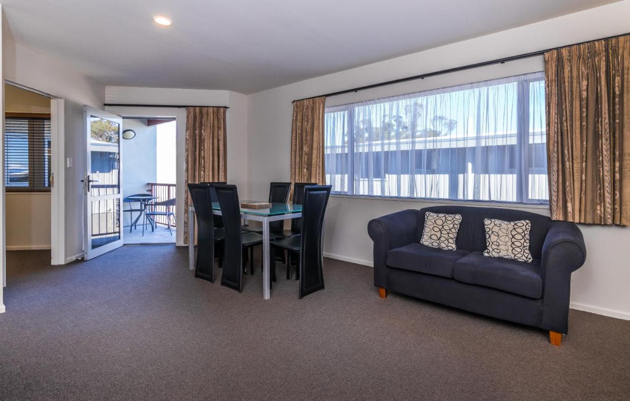 Twin Peaks Lakeside Inn Taupo Eksteriør billede