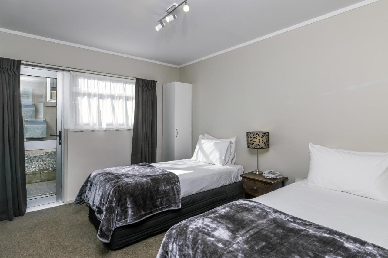 Twin Peaks Lakeside Inn Taupo Eksteriør billede