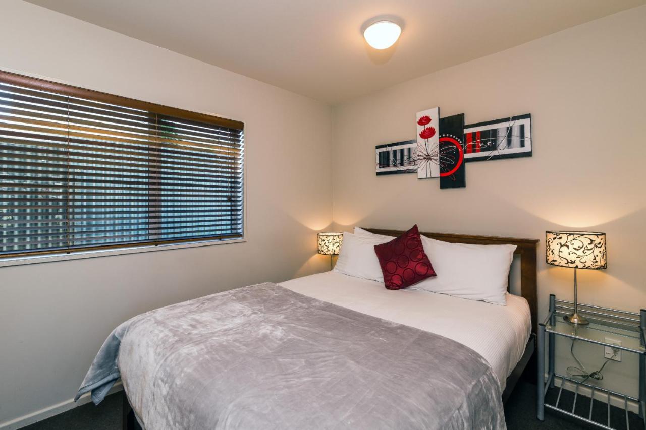 Twin Peaks Lakeside Inn Taupo Eksteriør billede