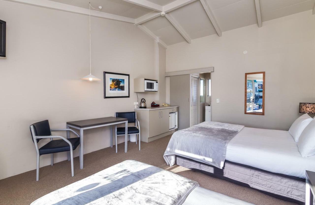 Twin Peaks Lakeside Inn Taupo Eksteriør billede